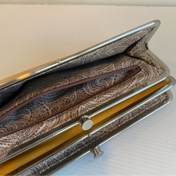 Unique, vintage style, fucntional clutch in mustard yellow. - Picture 1 of 5